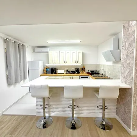 Group Experience Apartment *