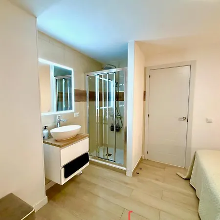 Apartment Group Experience *